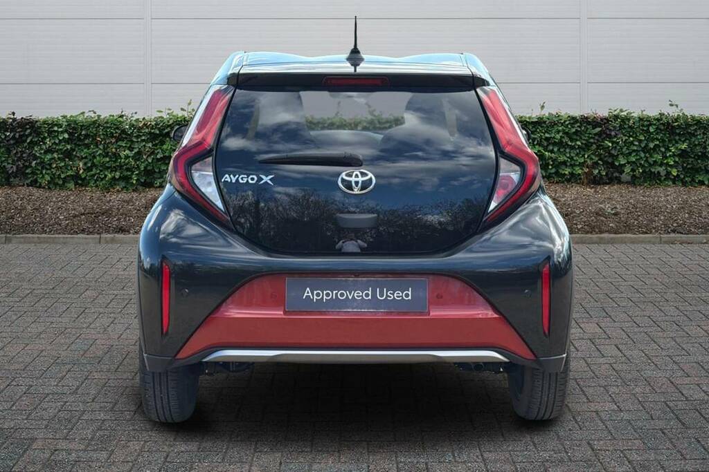 Toyota Aygo X 1.0 Vvt-i Exclusive YH22WAJ Red #4