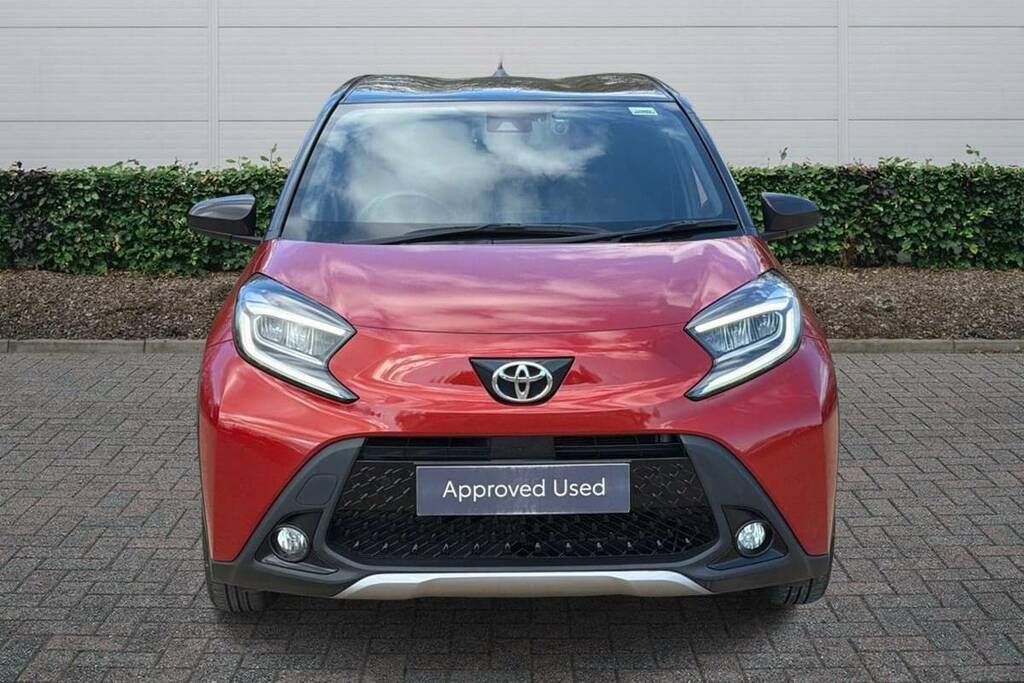 Toyota Aygo X 1.0 Vvt-i Exclusive YH22WAJ Red #3