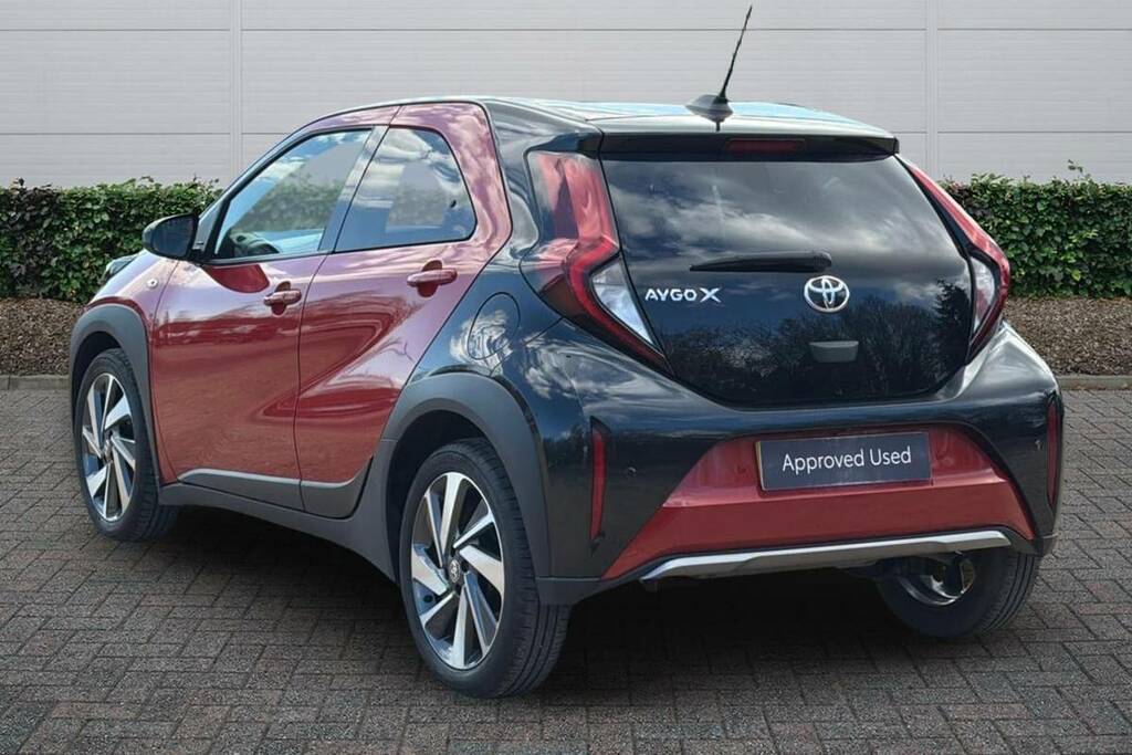 Toyota Aygo X 1.0 Vvt-i Exclusive YH22WAJ Red #2