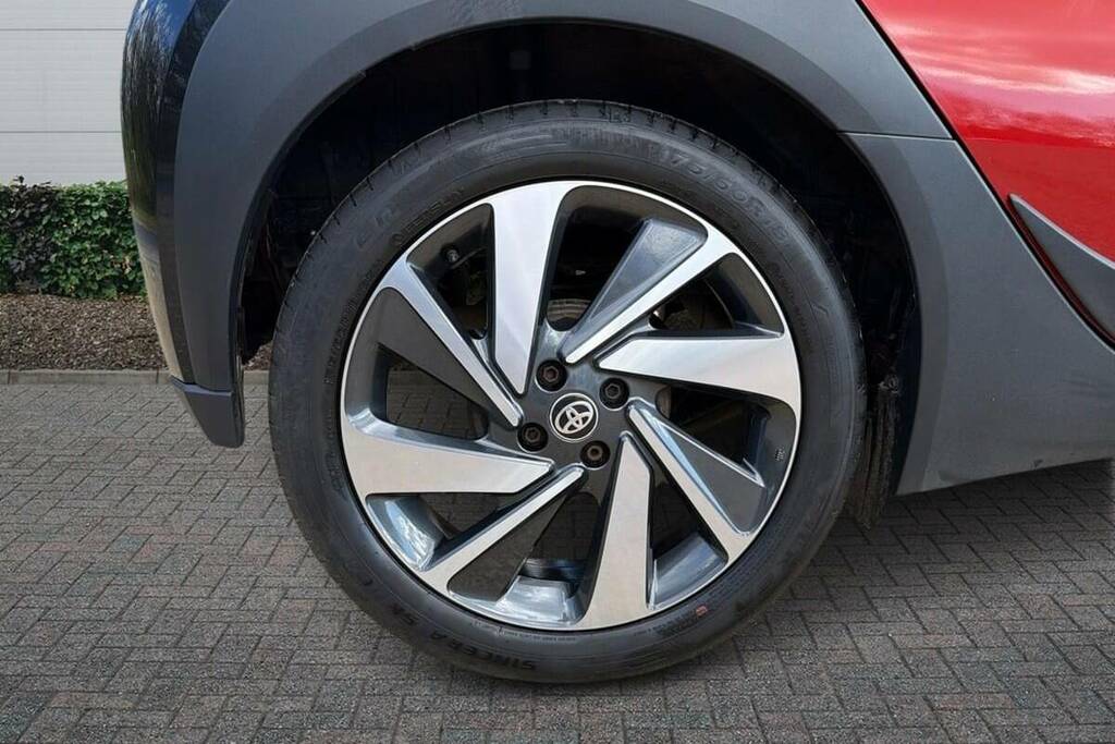 Toyota Aygo X 1.0 Vvt-i Exclusive YH22WAJ Red #6
