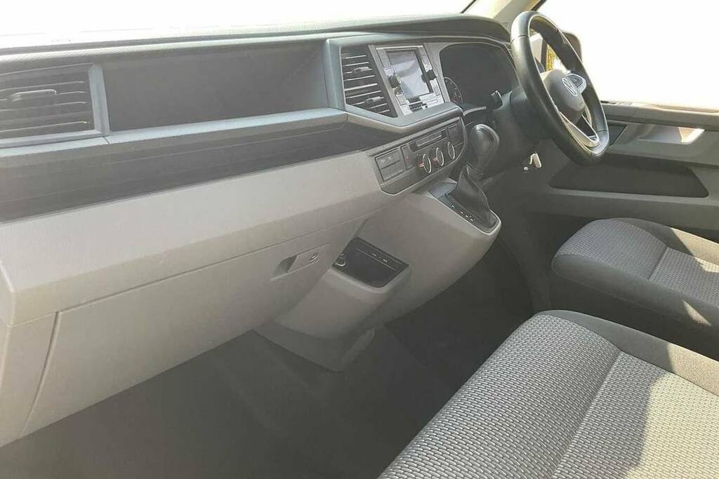 Volkswagen Transporter 2.0 Tdi 150 Highline Van Dsg BP73HCL White #2