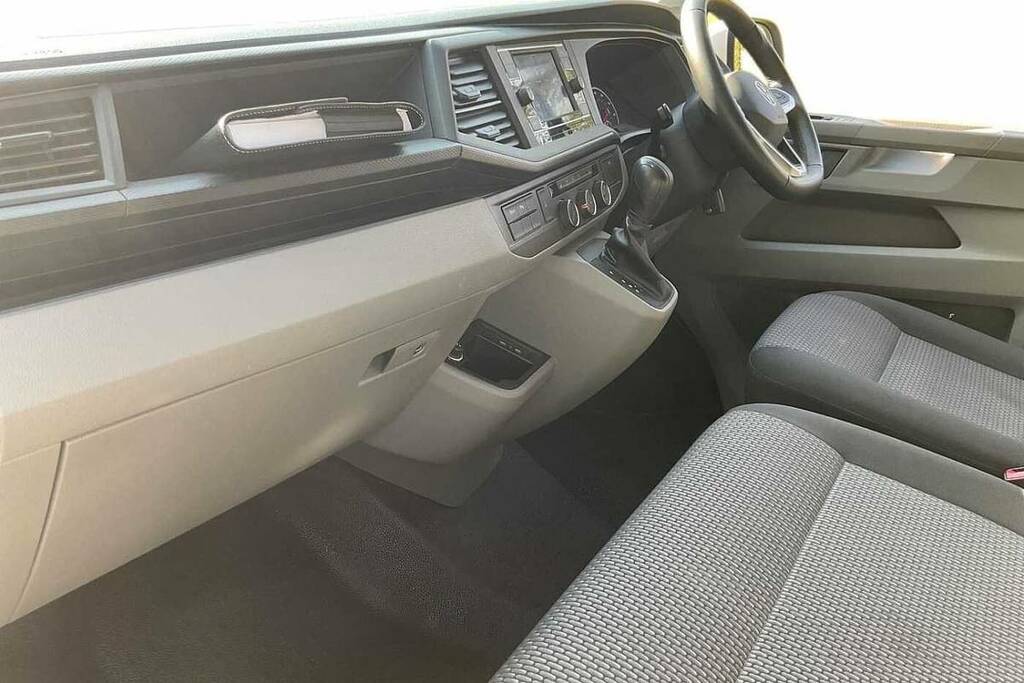 Volkswagen Transporter 2.0 Tdi 150 Highline Van Dsg BP73HCK White #2