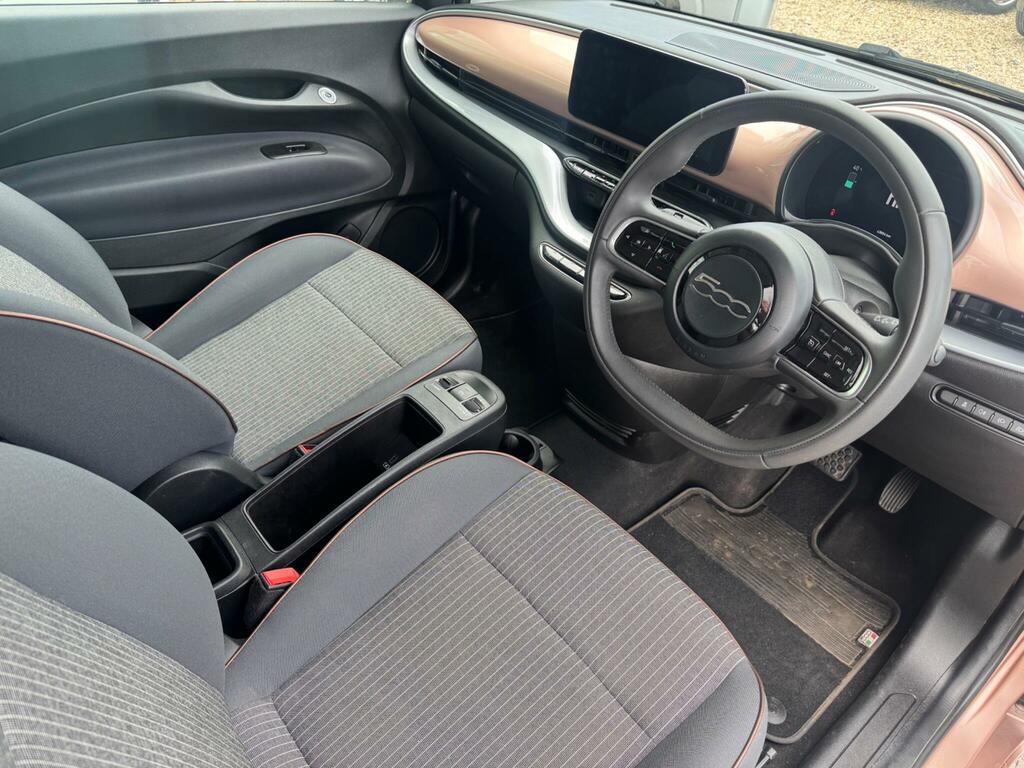Fiat 500E 42Kwh Icon YR71ZRN Gold #3