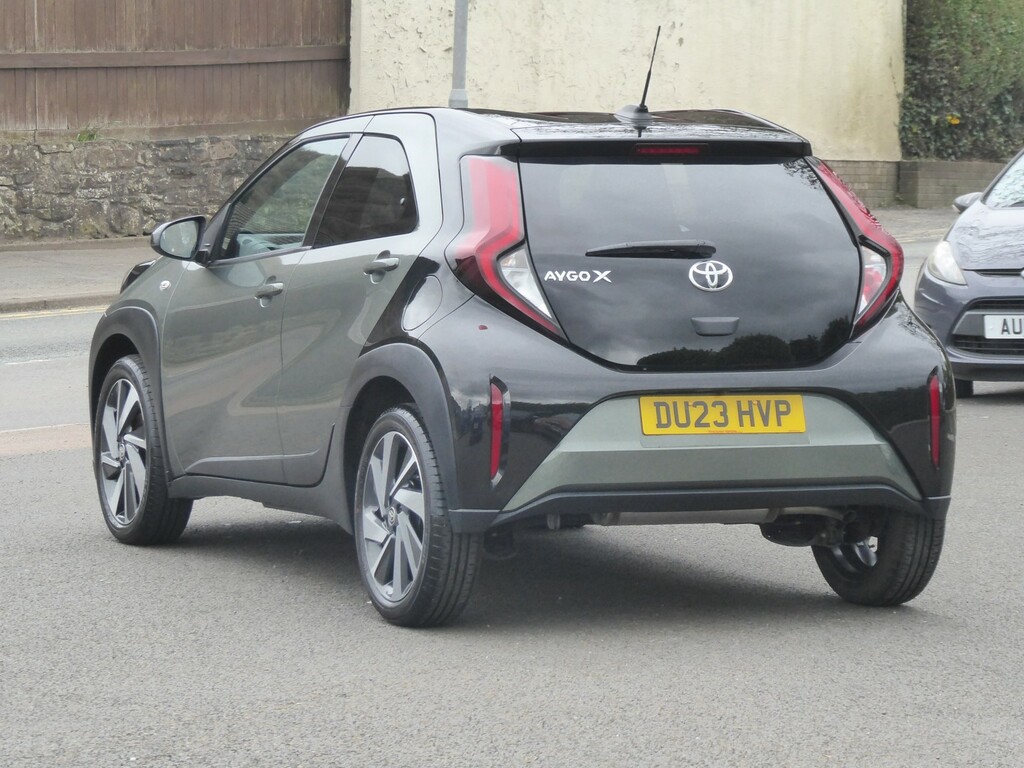Toyota Aygo X Hatchback 1.0 Vvt-i Edge 202323 DU23HVP Green #4