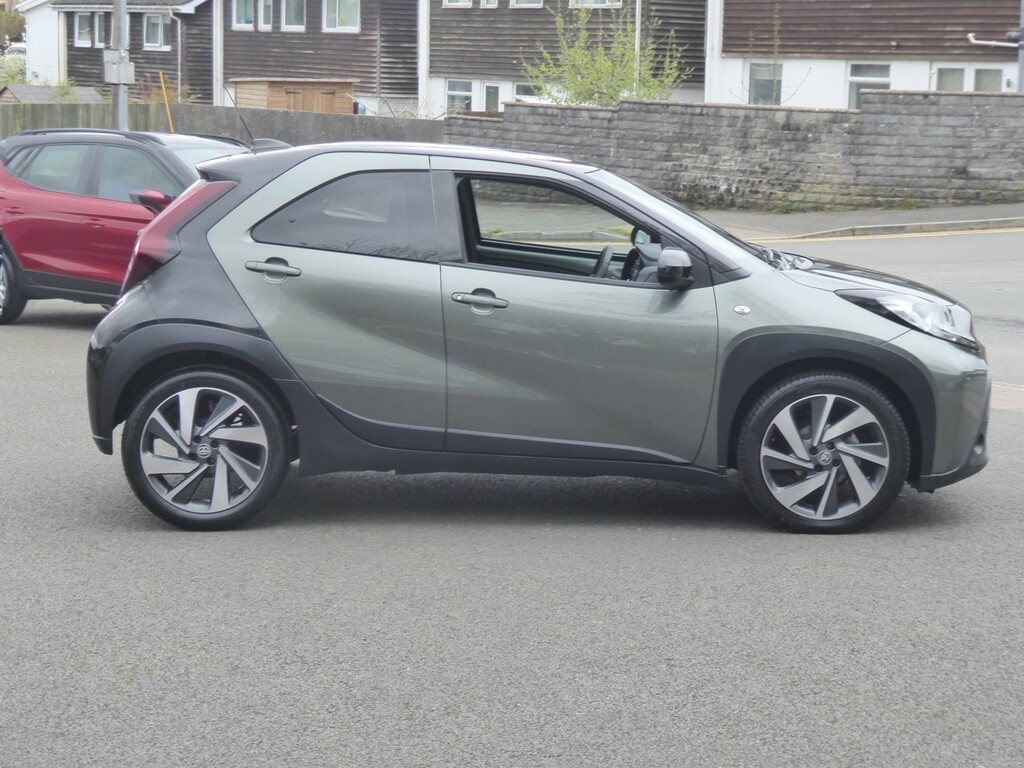 Toyota Aygo X Hatchback 1.0 Vvt-i Edge 202323 DU23HVP Green #6