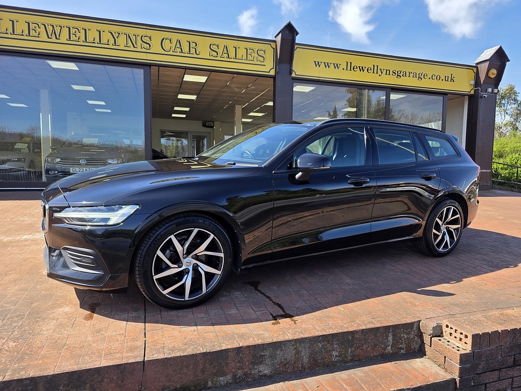 Volvo V60 D4 Momentum Black