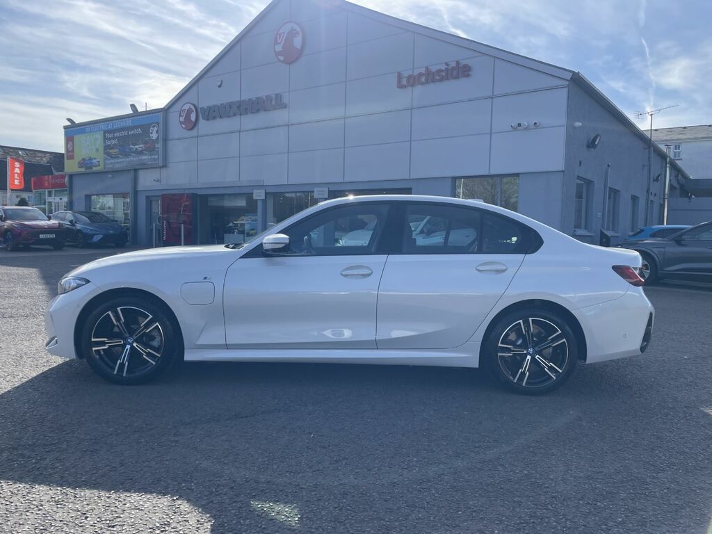 BMW 3 Series M Sport YH25UUM White #5