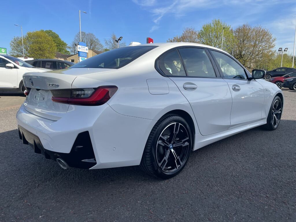BMW 3 Series M Sport YH25UUM White #4