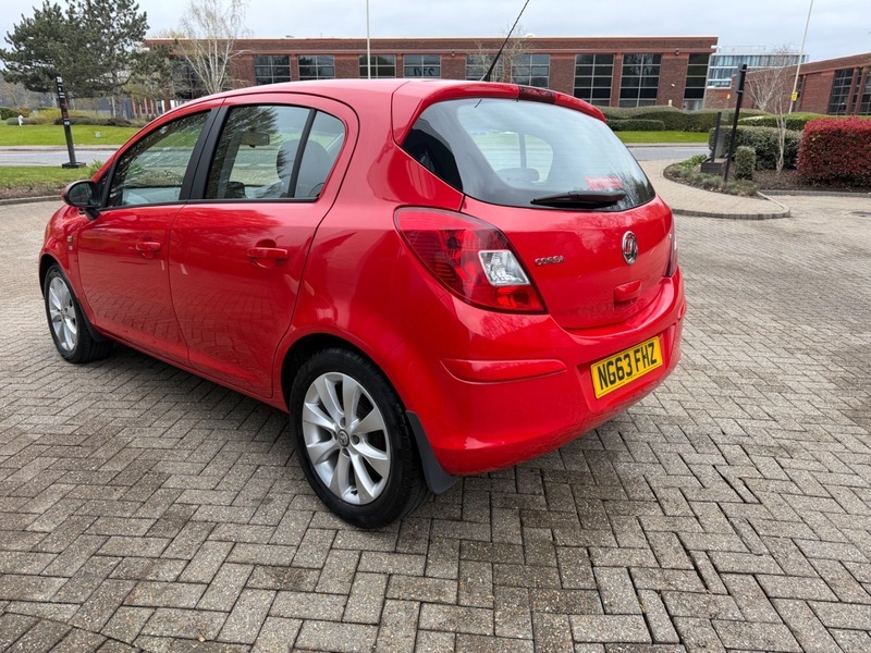 Vauxhall Corsa 1.4 16V Excite Hatchback Red #4