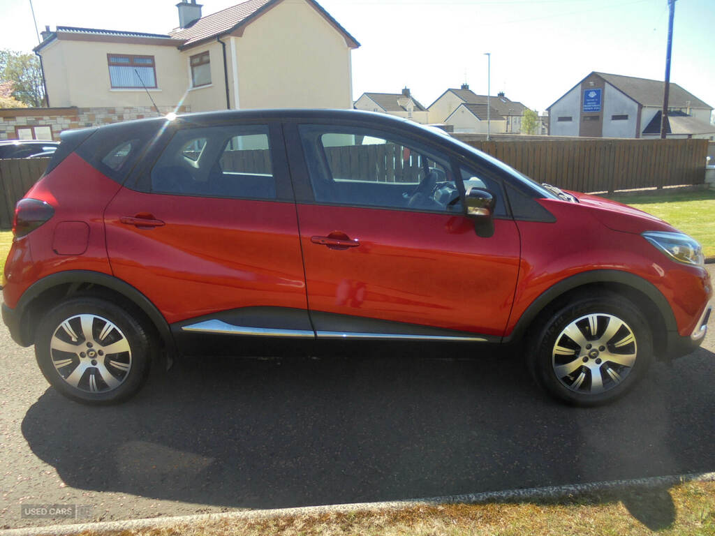Renault Captur 0.9 Tce 90 Play Black #2