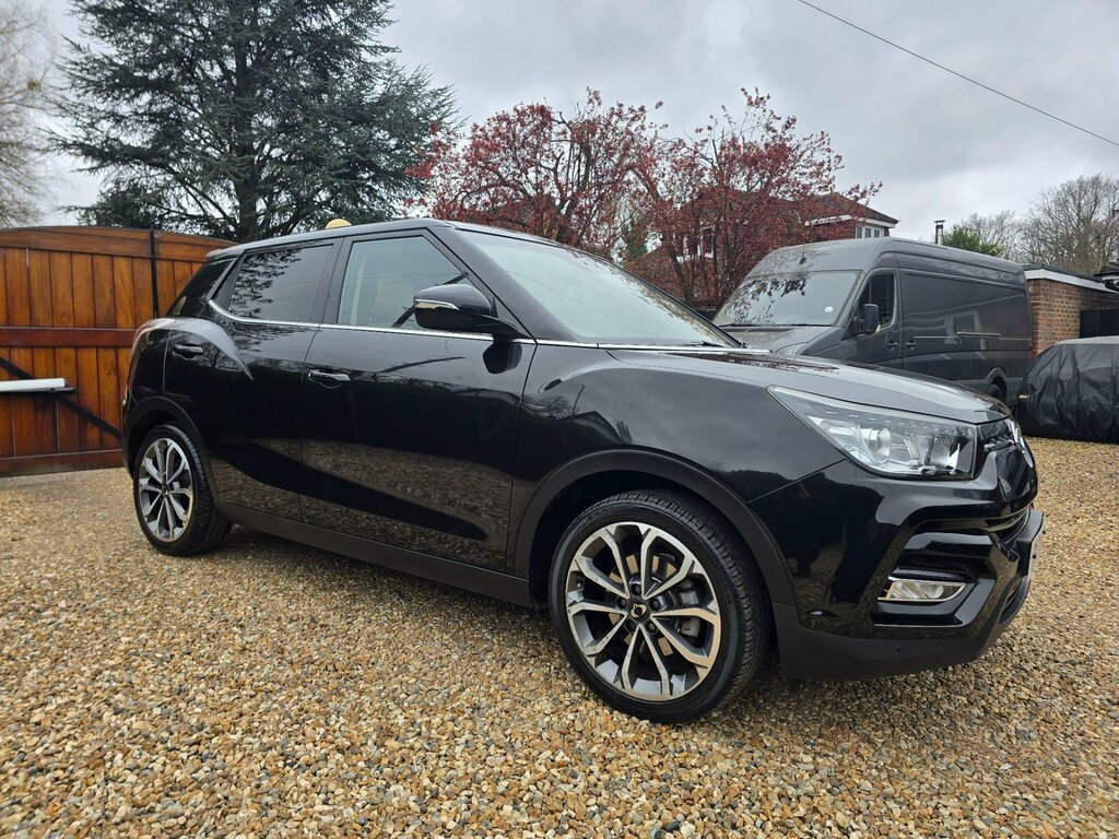 SsangYong Tivoli 1.6P Ultimate Euro 6 Ss Black