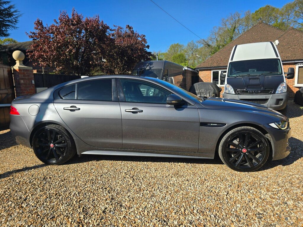 Jaguar XE 2.0D R-sport Awd Euro 6 Ss KV68RXG Grey #2