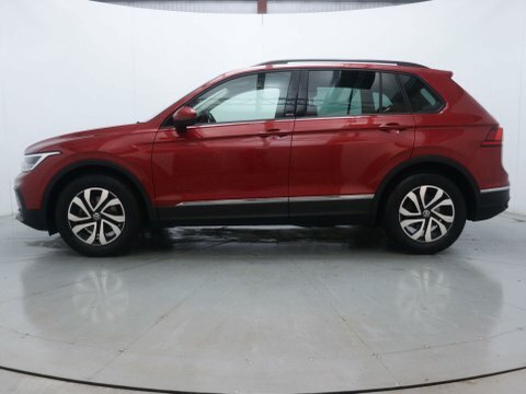 Volkswagen Tiguan Suv WU22OCO Red #4