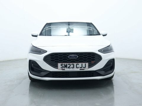 Ford Focus Hatchback SM23CJJ White #2