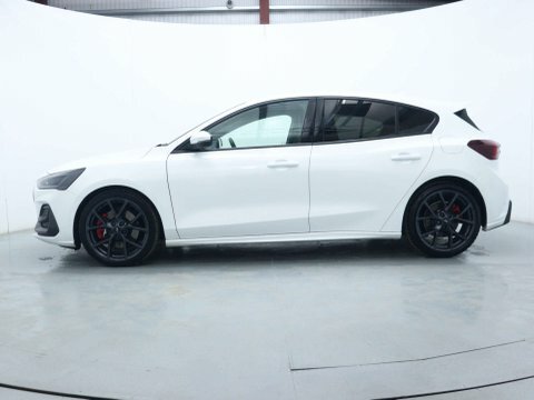 Ford Focus Hatchback SM23CJJ White #4