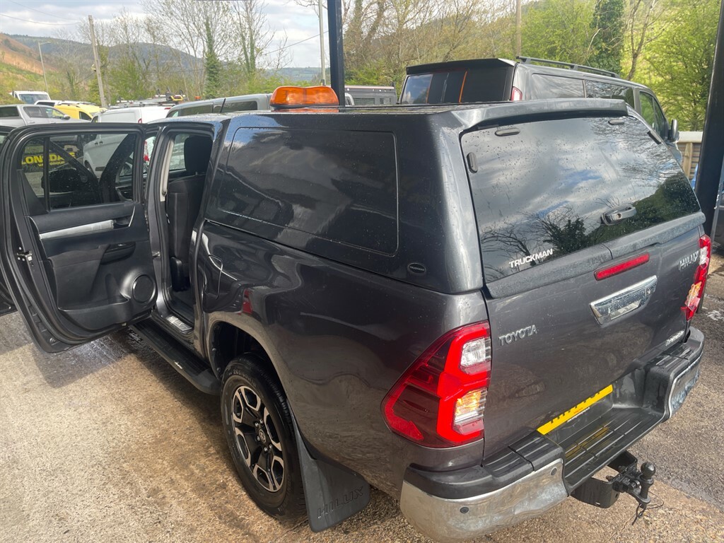 Toyota HILUX Invincible 4Wd D-4d Dcb Crew-cab YH71VSF Grey #2