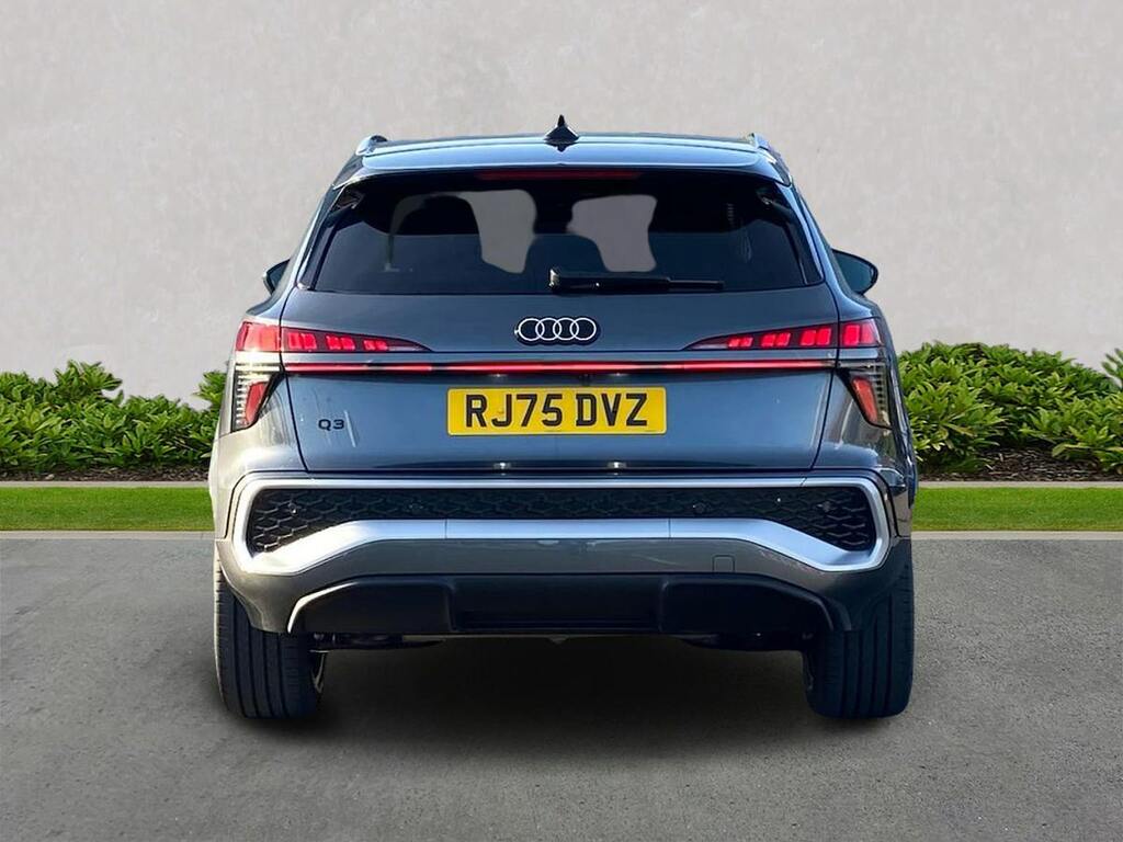 Audi Q3 1.5 E-hybrid S Line S Tronic RJ75DVZ Grey #4
