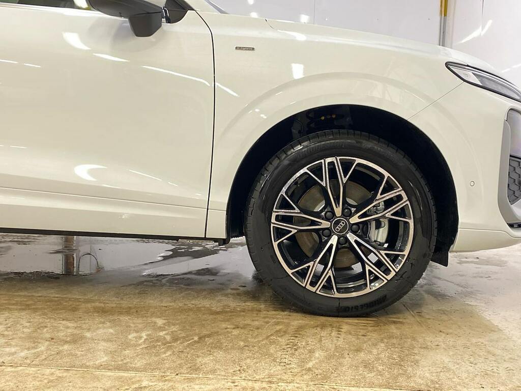 Audi Q3 1.5 E-hybrid S Line S Tronic RJ75AKZ White #6