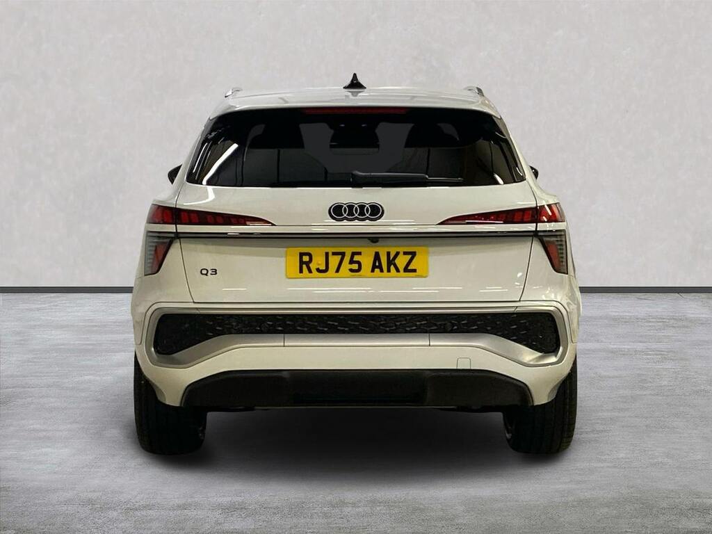 Audi Q3 1.5 E-hybrid S Line S Tronic RJ75AKZ White #4