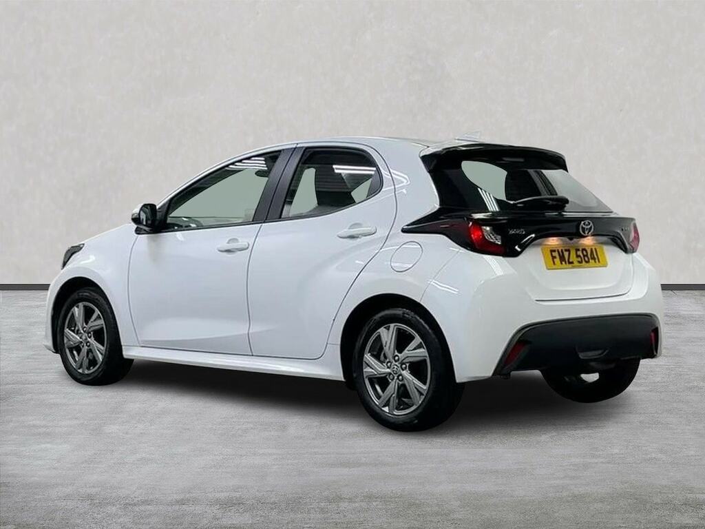 Toyota Yaris 1.5 Vvt-h Icon Hatchback Hybrid E-cvt E FMZ5841 White #2