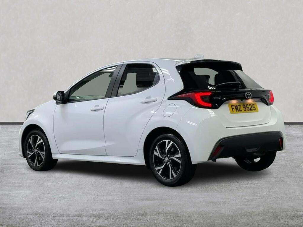 Toyota Yaris 1.5 Vvt-h Design Hatchback Hybrid E-cvt FMZ9525 White #2
