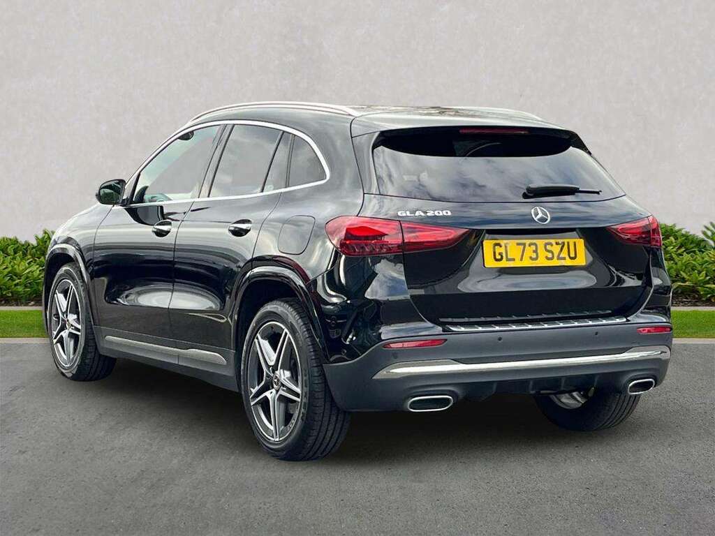 Mercedes-Benz GLA Class Gla 200 Amg Line Executive GL73SZU Black #2