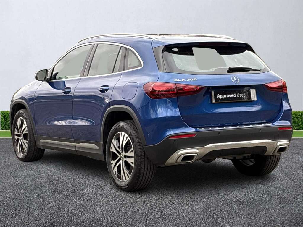 Mercedes-Benz GLA Class Gla 200 Sport Executive BA73YZZ Blue #2