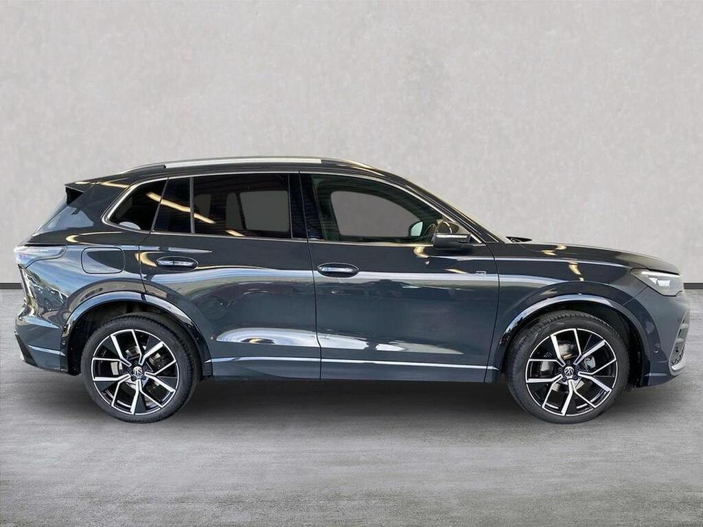 Volkswagen Tiguan Tiguan R-line 1.5 Etsi 150Ps 7-Speed Dsg PE25ZGF Grey #2