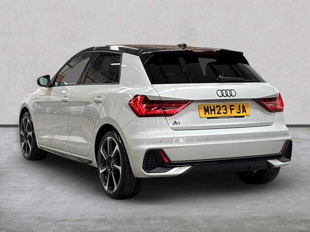 Audi A1 1.0 Tfsi 25 Black Edition Sportback Man MH23FJA Silver #2