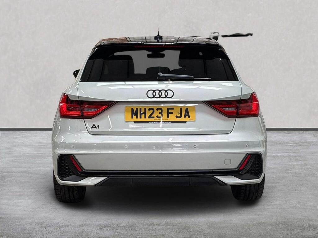 Audi A1 1.0 Tfsi 25 Black Edition Sportback Man MH23FJA Silver #4