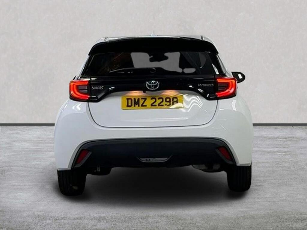 Toyota Yaris 1.5 Vvt-h Design Hatchback Hybrid E-cvt DMZ2298 White #4