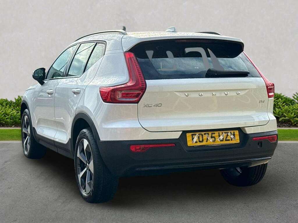 Volvo XC40 2.0 B4p Plus Dark EO75UZM White #2