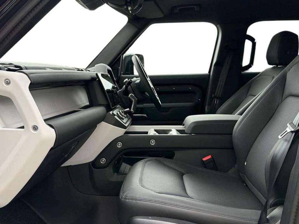 Land Rover Defender 110 2.0 P300e X-dynamic Se 110 Black #3