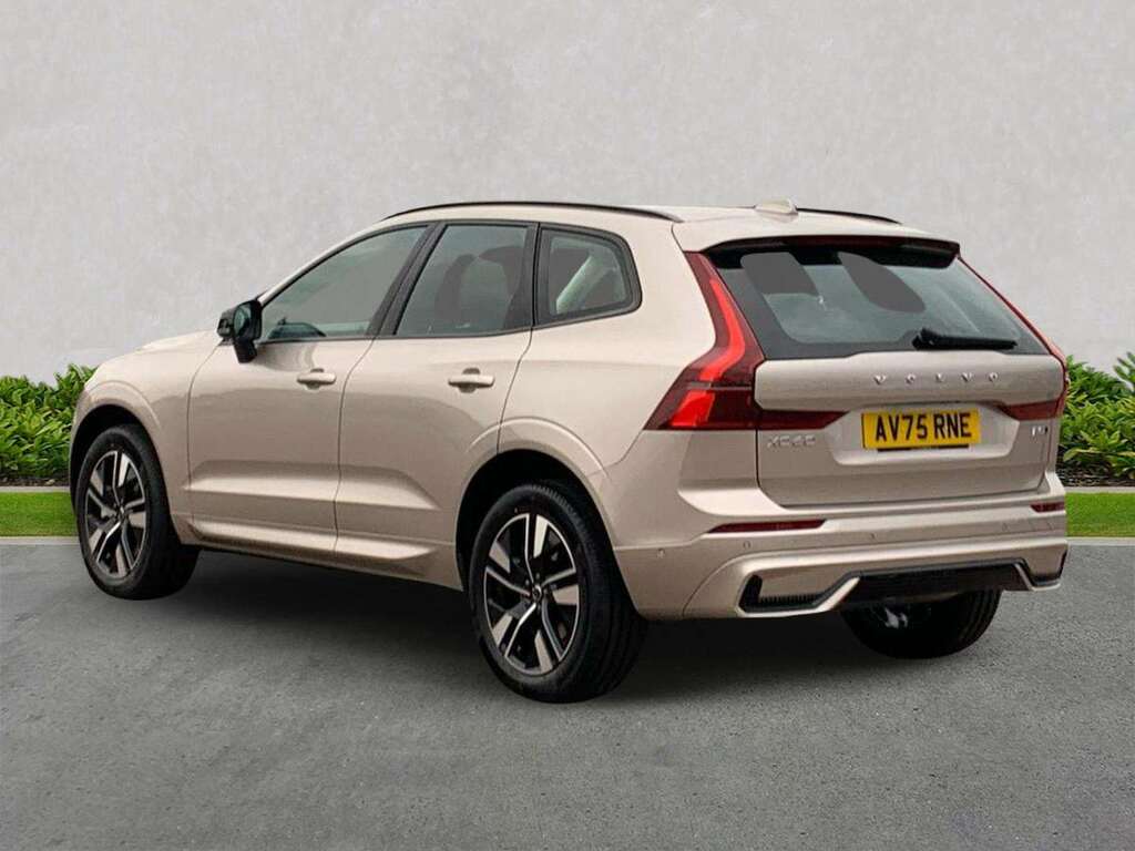 Volvo XC60 2.0 B5p Plus Dark Awd Geartronic AV75RNE Gold #2