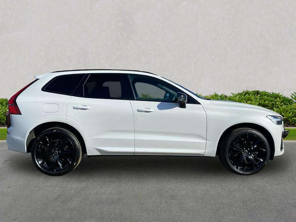 Volvo XC60 2.0 B5p Plus Black Edition Awd Geartronic SJ75VLD White #3