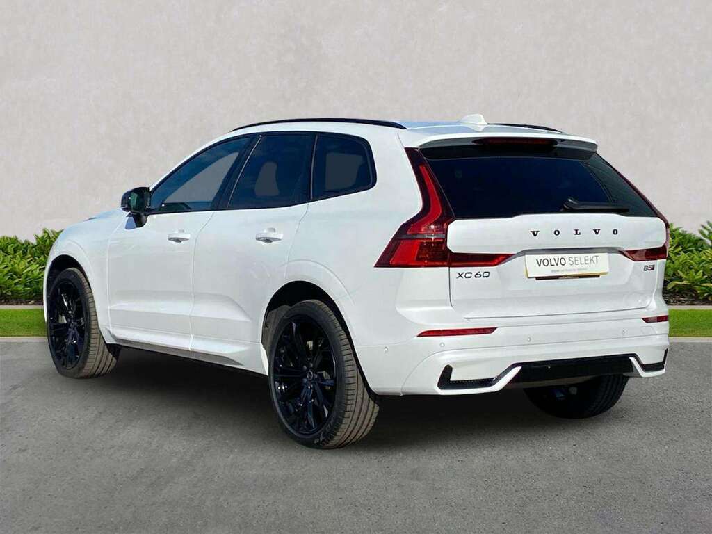 Volvo XC60 2.0 B5p Plus Black Edition Awd Geartronic SJ75VLD White #2