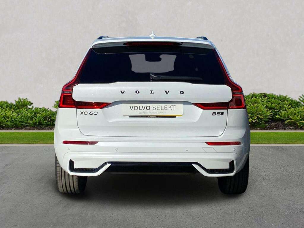 Volvo XC60 2.0 B5p Plus Black Edition Awd Geartronic SJ75VLD White #4