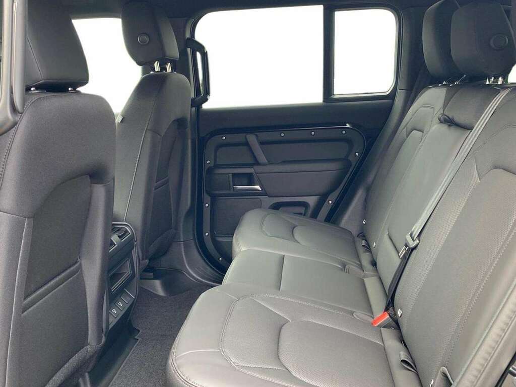 Land Rover Defender 110 3.0 D250 S 110 AV75HXU Black #4