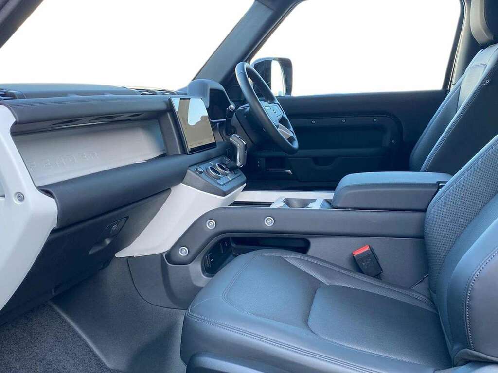 Land Rover Defender 90 3.0 D250 X-dynamic Se 90 Black #3