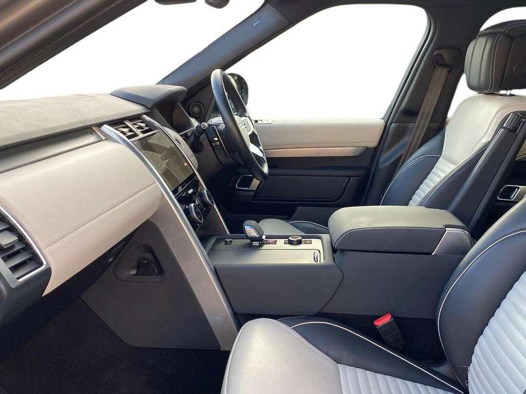 Land Rover Discovery 3.0 D300 Dynamic Hse RK24EVG Brown #3