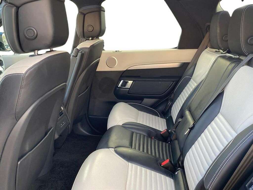 Land Rover Discovery 3.0 D300 Dynamic Hse RK24EVG Brown #4