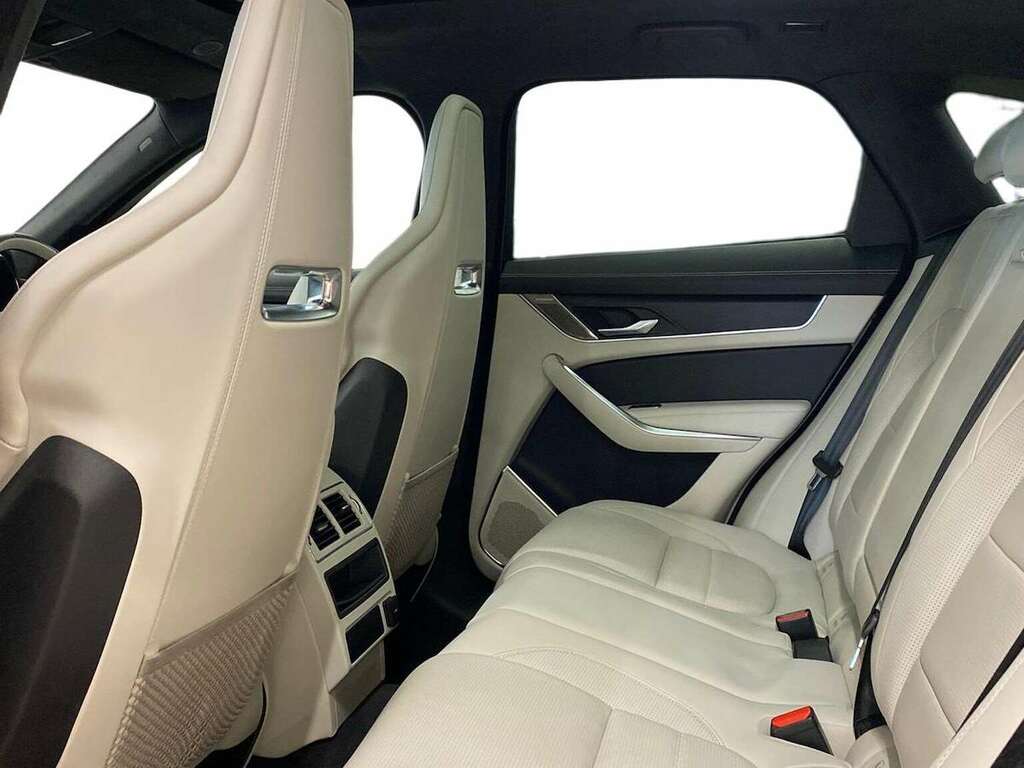 Jaguar F-Pace 2.0 D200 R-dynamic Hse Black Awd Red #4