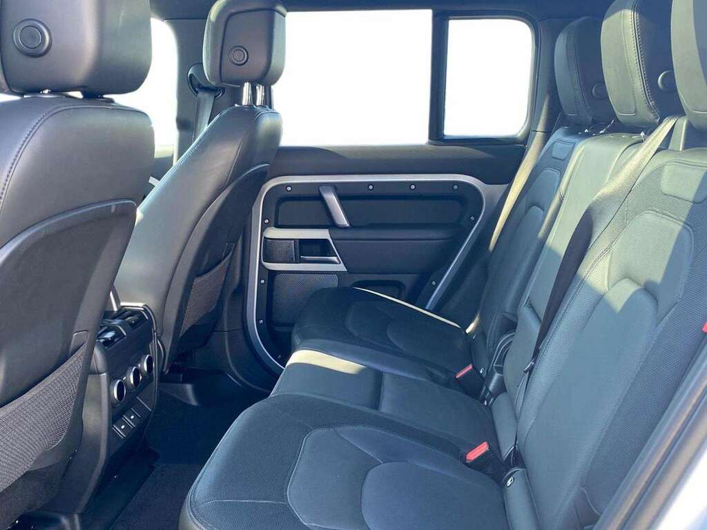 Land Rover Defender 110 3.0 D300 X-dynamic Hse 110 7 Seat KP73JFX Silver #4