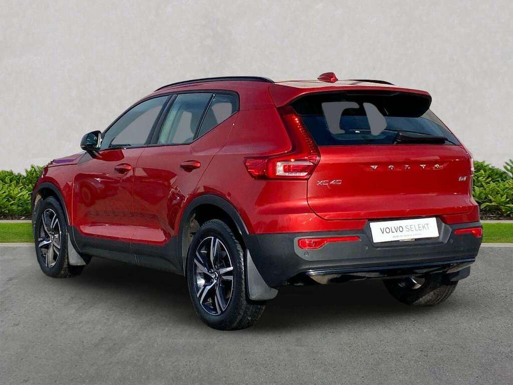 Volvo XC40 2.0 B4p Plus Dark Awd PY72CVD Red #2