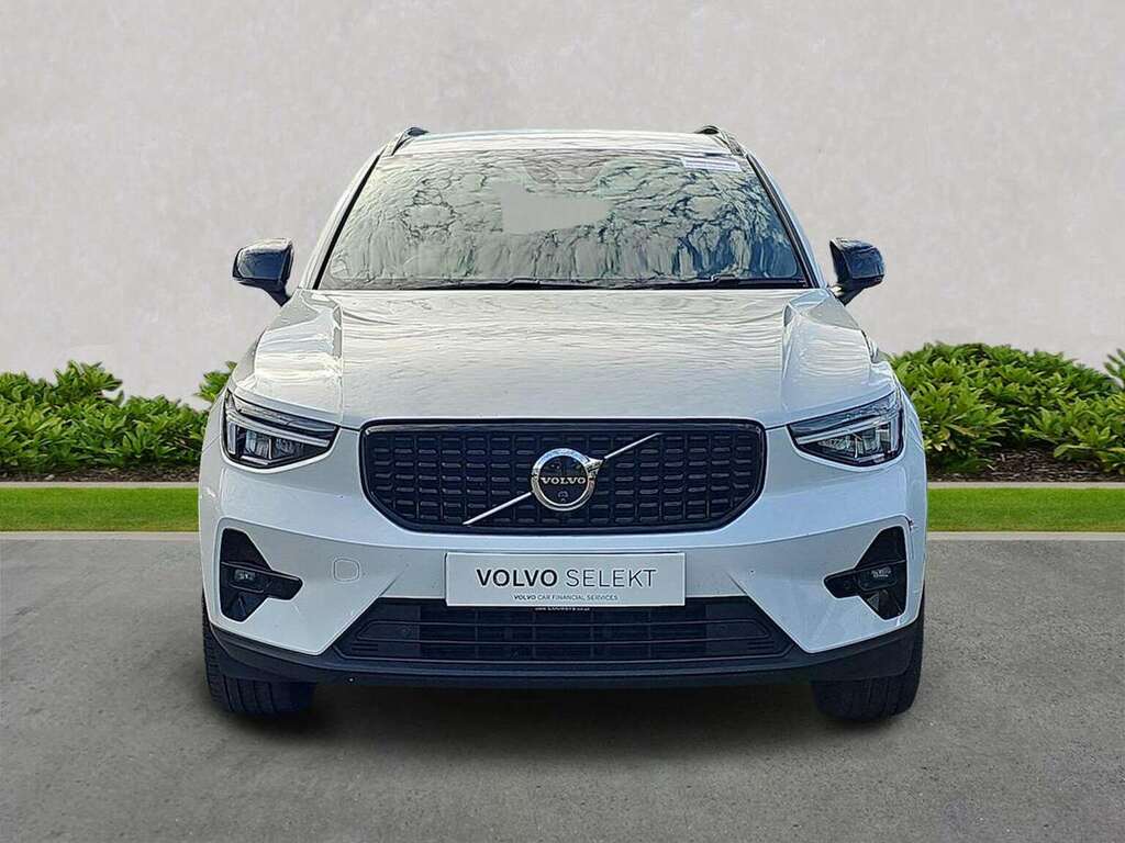 Volvo XC40 2.0 B3p Plus Dark MW73YRY White #5