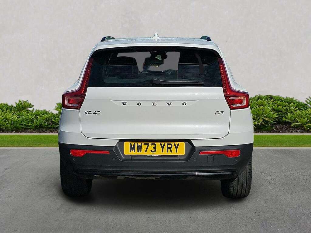Volvo XC40 2.0 B3p Plus Dark MW73YRY White #4