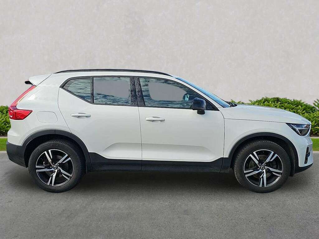Volvo XC40 2.0 B3p Plus Dark MW73YRY White #3