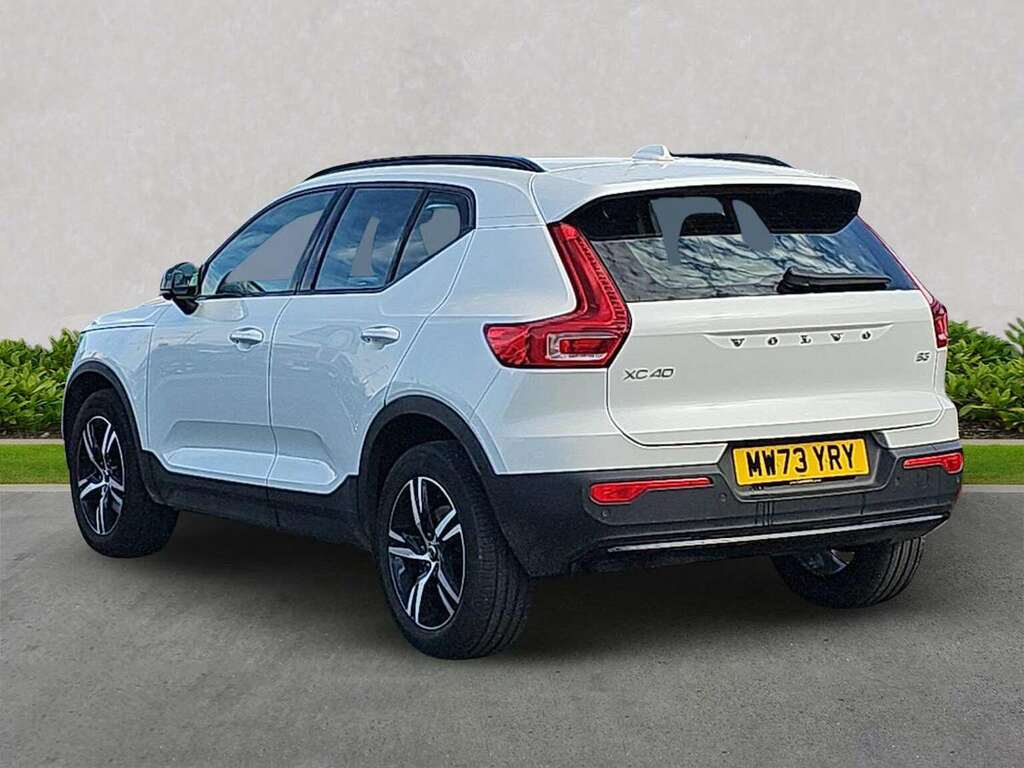 Volvo XC40 2.0 B3p Plus Dark MW73YRY White #2