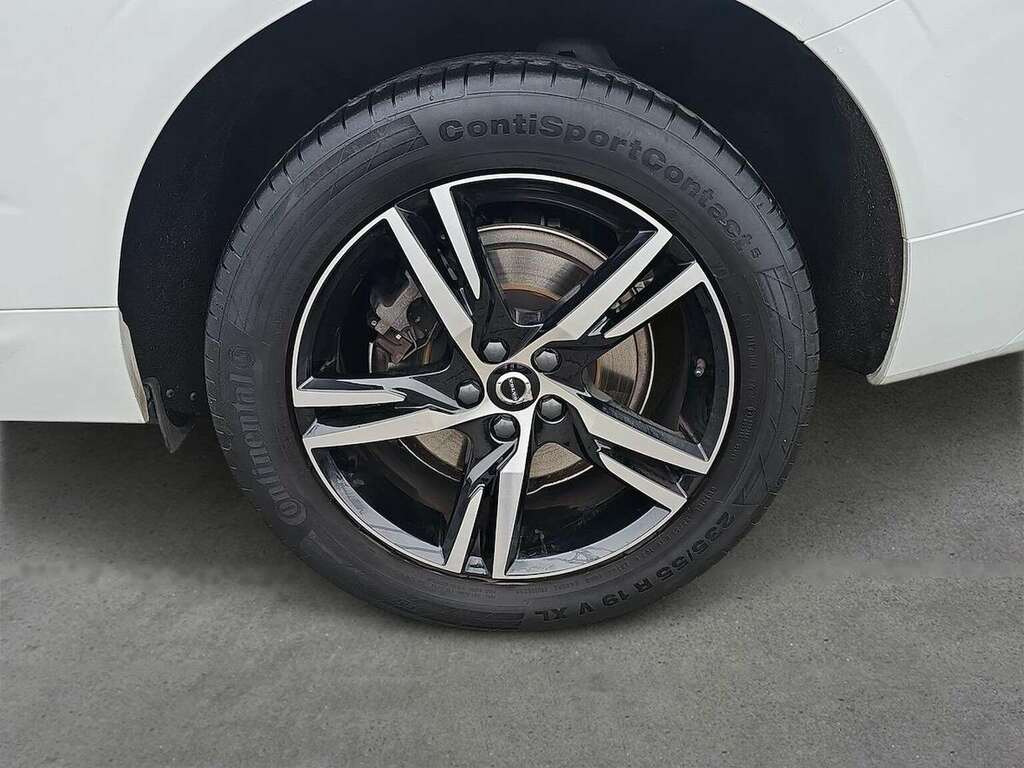 Volvo XC60 2.0 B5p R Design Awd Geartronic YX22HKE White #6