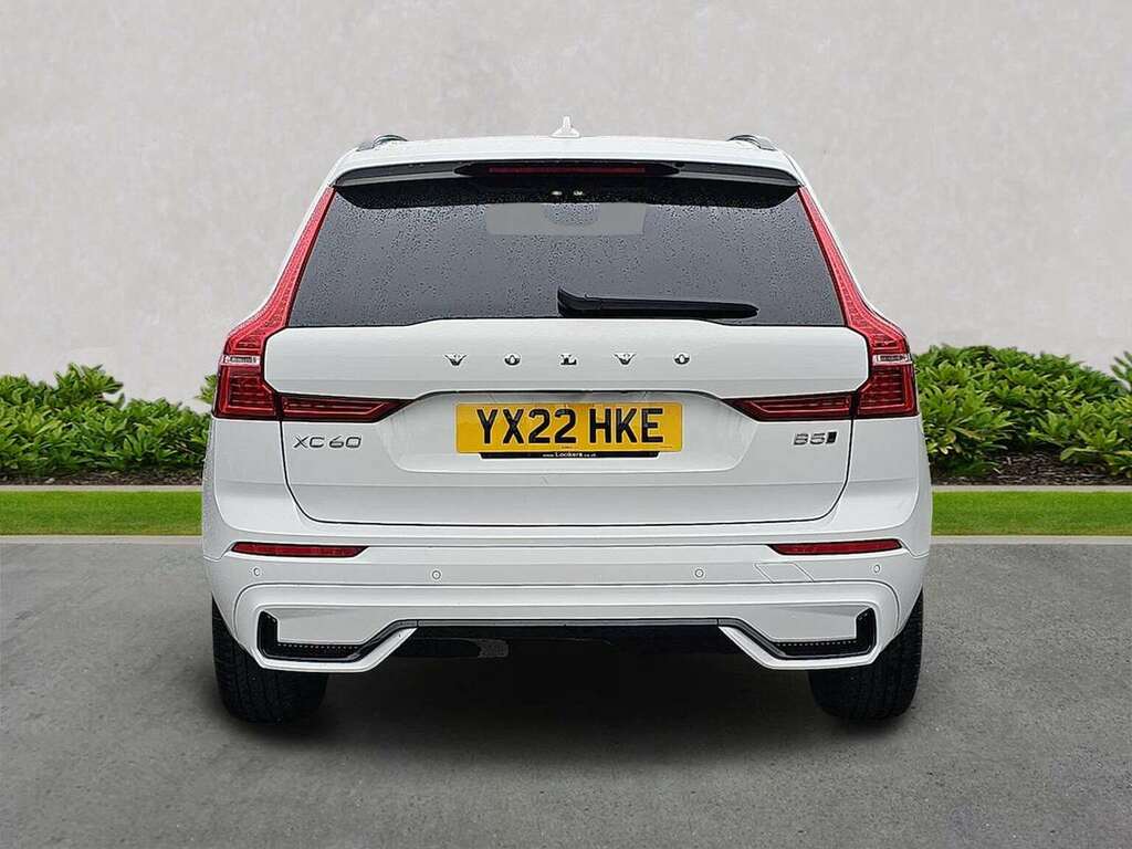 Volvo XC60 2.0 B5p R Design Awd Geartronic YX22HKE White #4